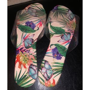 NWOT Liliana sandals